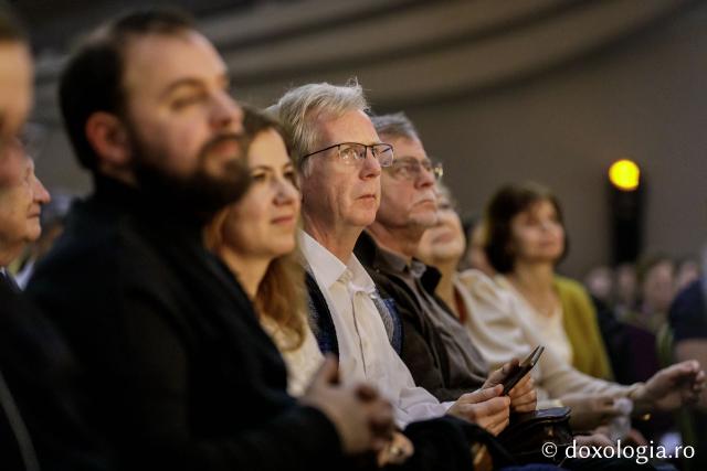 Concertul de colinde al Mitropoliei Moldovei și Bucovinei „Betleemul a deschis Edenul” / foto: Oana Nechifor (Foto) „Betleemul a deschis Edenul”: Peste 1000 de ieșeni au trăit bucuria Nașterii Domnului la Concertul de colinde al Mitropoliei Moldovei și Bucovinei