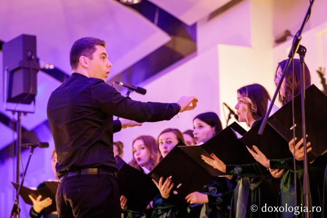 Concertul de colinde al Mitropoliei Moldovei și Bucovinei „Betleemul a deschis Edenul” / foto: Oana Nechifor (Foto) „Betleemul a deschis Edenul”: Peste 1000 de ieșeni au trăit bucuria Nașterii Domnului la Concertul de colinde al Mitropoliei Moldovei și Bucovinei