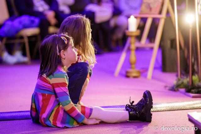 Concertul de colinde al Mitropoliei Moldovei și Bucovinei „Betleemul a deschis Edenul” / foto: Oana Nechifor (Foto) „Betleemul a deschis Edenul”: Peste 1000 de ieșeni au trăit bucuria Nașterii Domnului la Concertul de colinde al Mitropoliei Moldovei și Bucovinei