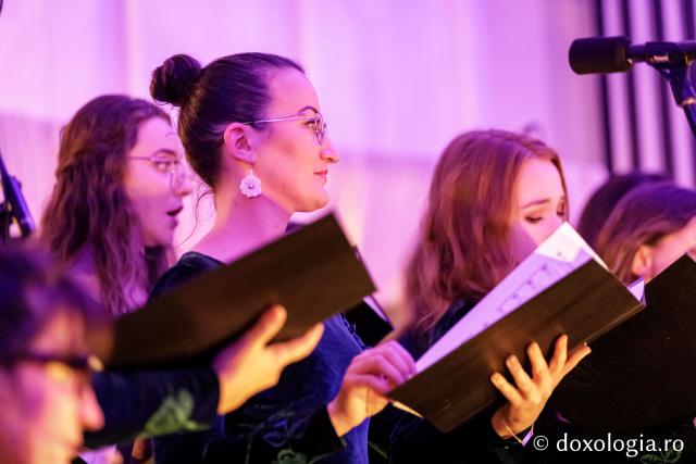 Concertul de colinde al Mitropoliei Moldovei și Bucovinei „Betleemul a deschis Edenul” / foto: Oana Nechifor (Foto) „Betleemul a deschis Edenul”: Peste 1000 de ieșeni au trăit bucuria Nașterii Domnului la Concertul de colinde al Mitropoliei Moldovei și Bucovinei