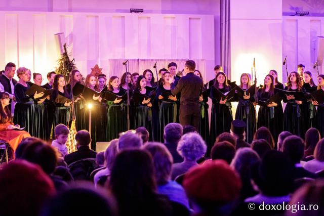 Concertul de colinde al Mitropoliei Moldovei și Bucovinei „Betleemul a deschis Edenul” / foto: Oana Nechifor (Foto) „Betleemul a deschis Edenul”: Peste 1000 de ieșeni au trăit bucuria Nașterii Domnului la Concertul de colinde al Mitropoliei Moldovei și Bucovinei
