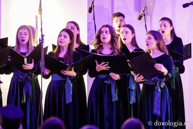 Concertul de colinde al Mitropoliei Moldovei și Bucovinei „Betleemul a deschis Edenul” / foto: Oana Nechifor (Foto) „Betleemul a deschis Edenul”: Peste 1000 de ieșeni au trăit bucuria Nașterii Domnului la Concertul de colinde al Mitropoliei Moldovei și Bucovinei
