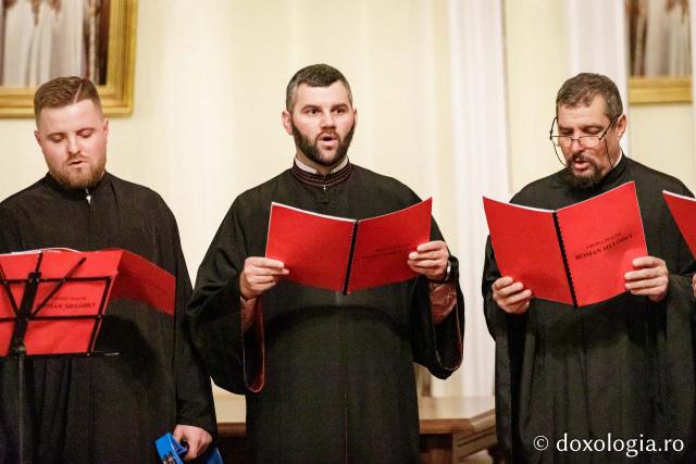Corul cântăreților bisericești „Roman Melodul” din Protopopiatul Săveni – Colindători la Reședința Mitropolitană 2024 (Foto) Corul cântăreților bisericești „Roman Melodul” din Protopopiatul Săveni – Colindători la Reședința Mitropolitană 2024