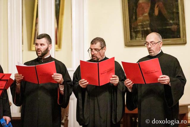 Corul cântăreților bisericești „Roman Melodul” din Protopopiatul Săveni – Colindători la Reședința Mitropolitană 2024 (Foto) Corul cântăreților bisericești „Roman Melodul” din Protopopiatul Săveni – Colindători la Reședința Mitropolitană 2024