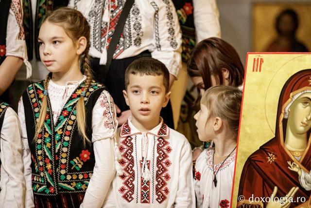 Corul de copii și corul de gospodari din parohia Cozmești – Colindători la Reședința Mitropolitană 2024 (Foto) Corul de copii și corul de gospodari din parohia Cozmești – Colindători la Reședința Mitropolitană 2024