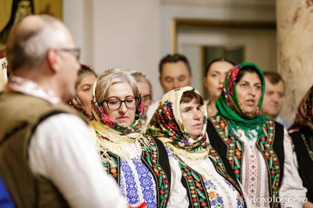 Corul de copii și corul de gospodari din parohia Cozmești – Colindători la Reședința Mitropolitană 2024 (Foto) Corul de copii și corul de gospodari din parohia Cozmești – Colindători la Reședința Mitropolitană 2024