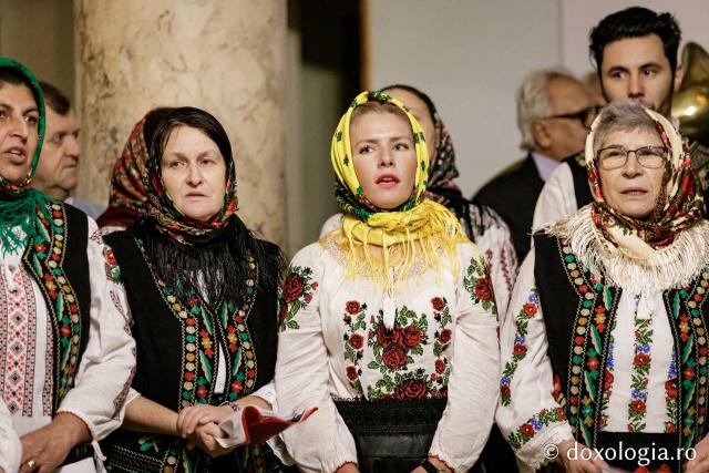 Corul de copii și corul de gospodari din parohia Cozmești – Colindători la Reședința Mitropolitană 2024 (Foto) Corul de copii și corul de gospodari din parohia Cozmești – Colindători la Reședința Mitropolitană 2024