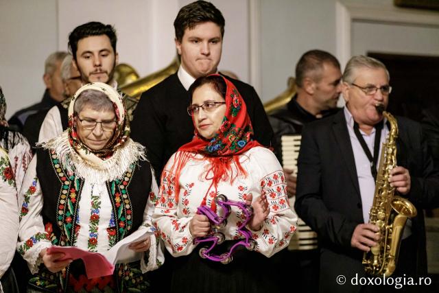 Corul de copii și corul de gospodari din parohia Cozmești – Colindători la Reședința Mitropolitană 2024 (Foto) Corul de copii și corul de gospodari din parohia Cozmești – Colindători la Reședința Mitropolitană 2024