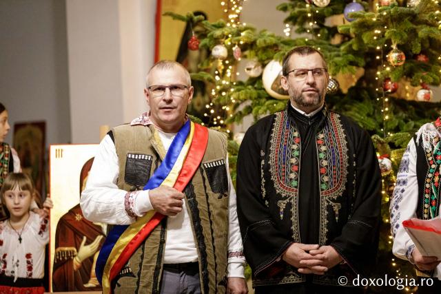 Corul de copii și corul de gospodari din parohia Cozmești – Colindători la Reședința Mitropolitană 2024 (Foto) Corul de copii și corul de gospodari din parohia Cozmești – Colindători la Reședința Mitropolitană 2024