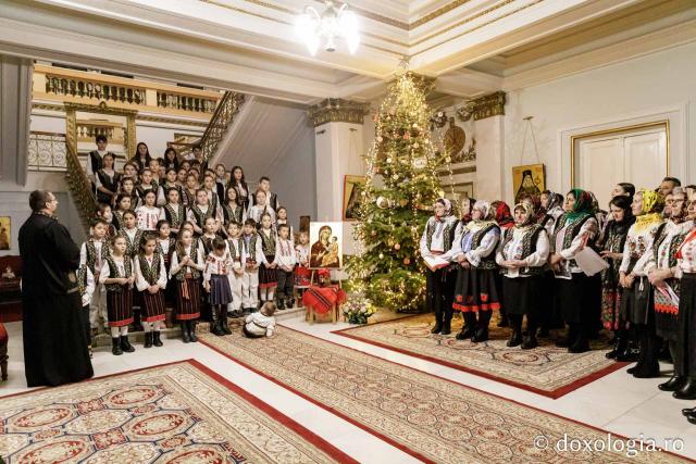 Corul de copii și corul de gospodari din parohia Cozmești – Colindători la Reședința Mitropolitană 2024 (Foto) Corul de copii și corul de gospodari din parohia Cozmești – Colindători la Reședința Mitropolitană 2024