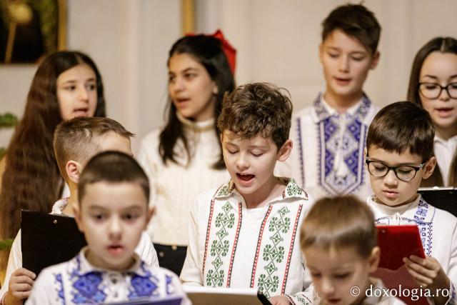 (Foto) Parohia Valea Adâncă 1  – Colindători la Reședința Mitropolitană 2024