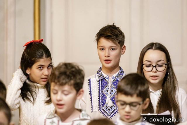 (Foto) Parohia Valea Adâncă 1  – Colindători la Reședința Mitropolitană 2024