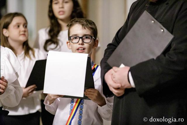 (Foto) Parohia Valea Adâncă 1  – Colindători la Reședința Mitropolitană 2024