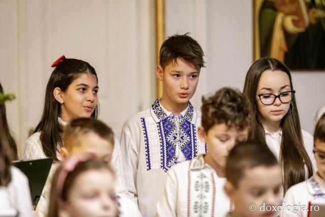 (Foto) Parohia Valea Adâncă 1  – Colindători la Reședința Mitropolitană 2024