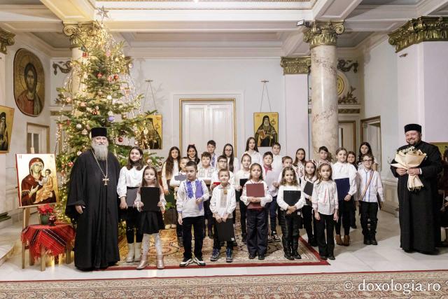 (Foto) Parohia Valea Adâncă 1  – Colindători la Reședința Mitropolitană 2024