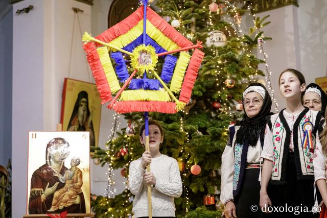 (Foto) Ansamblul folcloric Ciurbeștenii – Colindători la Reședința Mitropolitană 2024