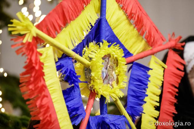 (Foto) Ansamblul folcloric Ciurbeștenii – Colindători la Reședința Mitropolitană 2024