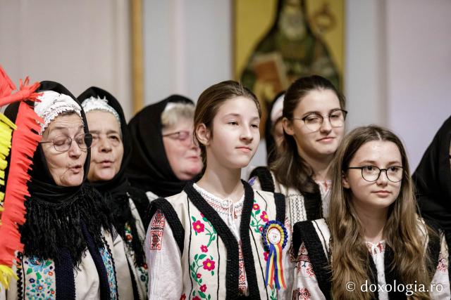 (Foto) Ansamblul folcloric Ciurbeștenii – Colindători la Reședința Mitropolitană 2024