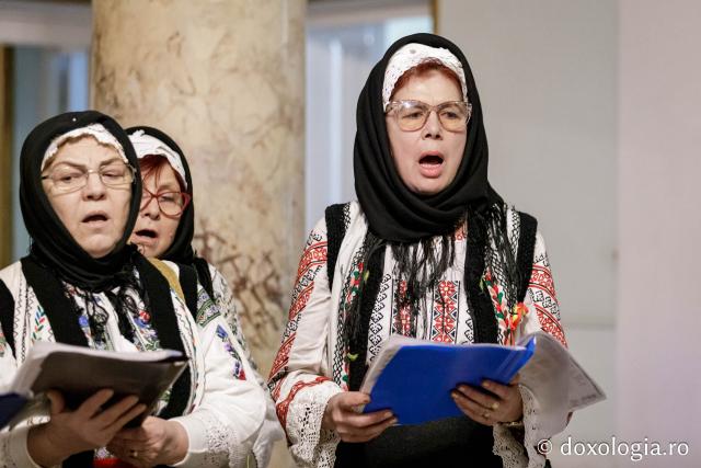 (Foto) Ansamblul folcloric Ciurbeștenii – Colindători la Reședința Mitropolitană 2024