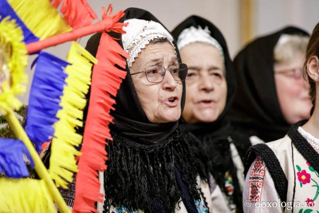 (Foto) Ansamblul folcloric Ciurbeștenii – Colindători la Reședința Mitropolitană 2024