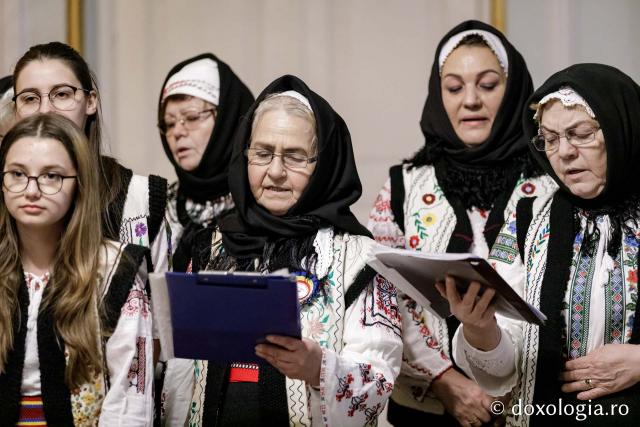 (Foto) Ansamblul folcloric Ciurbeștenii – Colindători la Reședința Mitropolitană 2024