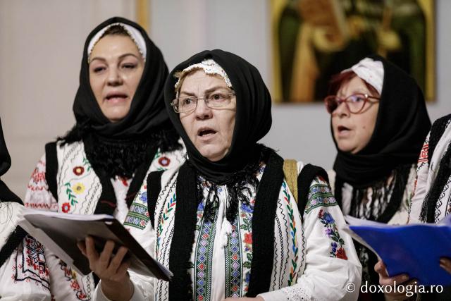 (Foto) Ansamblul folcloric Ciurbeștenii – Colindători la Reședința Mitropolitană 2024