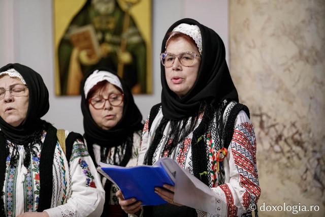 (Foto) Ansamblul folcloric Ciurbeștenii – Colindători la Reședința Mitropolitană 2024