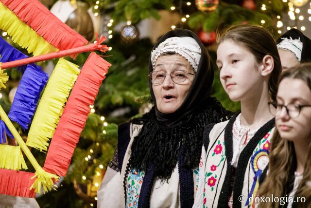 (Foto) Ansamblul folcloric Ciurbeștenii – Colindători la Reședința Mitropolitană 2024