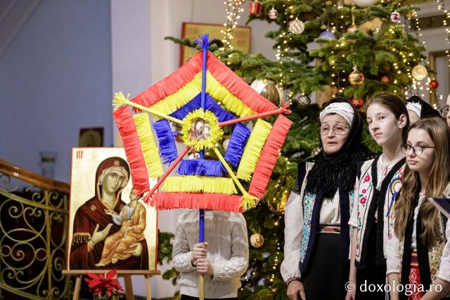 (Foto) Ansamblul folcloric Ciurbeștenii – Colindători la Reședința Mitropolitană 2024