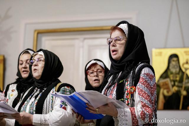 (Foto) Ansamblul folcloric Ciurbeștenii – Colindători la Reședința Mitropolitană 2024