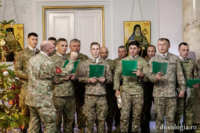 (Foto) Batalionul 151 Infanterie - Lupii Negri – Colindători la Reședința Mitropolitană 2024