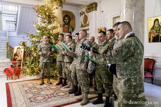 (Foto) Batalionul 151 Infanterie - Lupii Negri – Colindători la Reședința Mitropolitană 2024