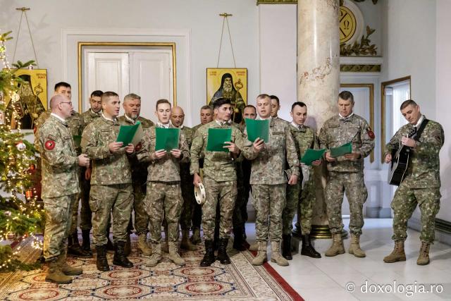 (Foto) Batalionul 151 Infanterie - Lupii Negri – Colindători la Reședința Mitropolitană 2024