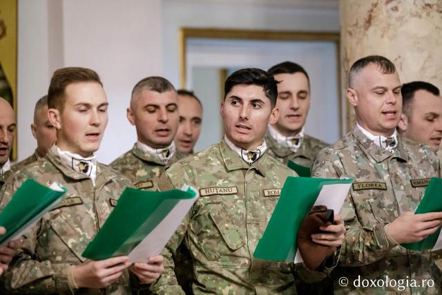 (Foto) Batalionul 151 Infanterie - Lupii Negri – Colindători la Reședința Mitropolitană 2024