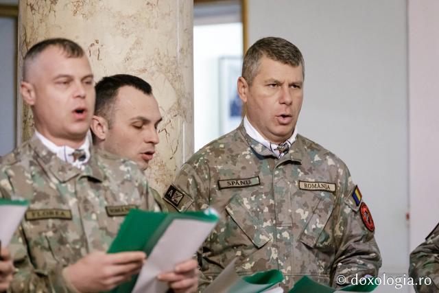 (Foto) Batalionul 151 Infanterie - Lupii Negri – Colindători la Reședința Mitropolitană 2024