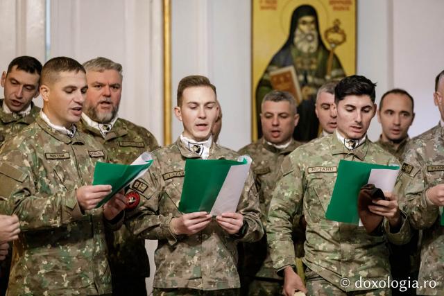 (Foto) Batalionul 151 Infanterie - Lupii Negri – Colindători la Reședința Mitropolitană 2024