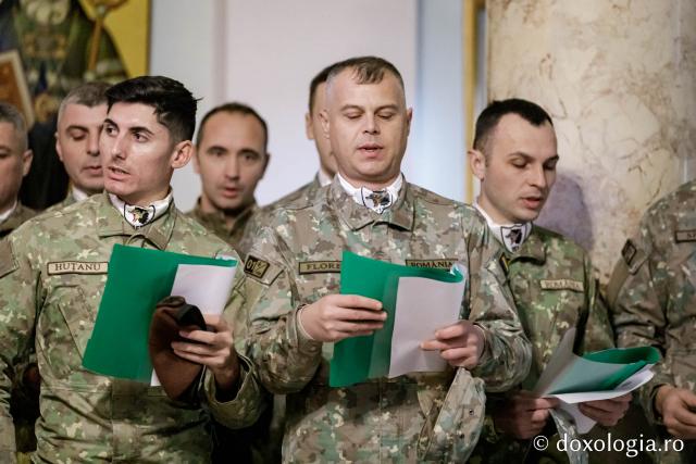(Foto) Batalionul 151 Infanterie - Lupii Negri – Colindători la Reședința Mitropolitană 2024