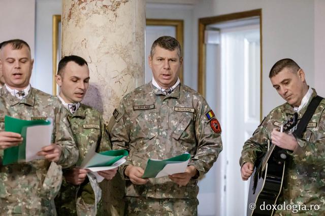 (Foto) Batalionul 151 Infanterie - Lupii Negri – Colindători la Reședința Mitropolitană 2024