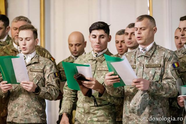 (Foto) Batalionul 151 Infanterie - Lupii Negri – Colindători la Reședința Mitropolitană 2024
