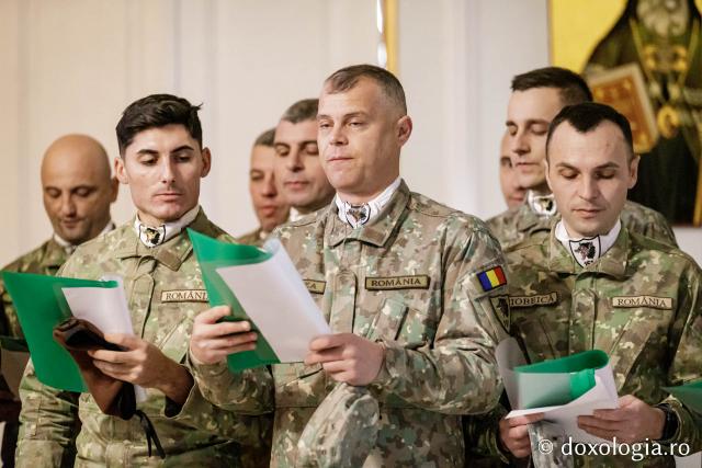 (Foto) Batalionul 151 Infanterie - Lupii Negri – Colindători la Reședința Mitropolitană 2024