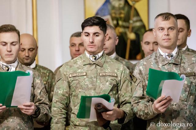 (Foto) Batalionul 151 Infanterie - Lupii Negri – Colindători la Reședința Mitropolitană 2024