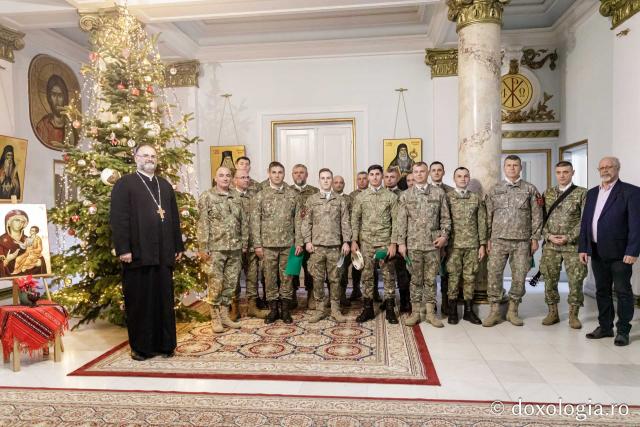 (Foto) Batalionul 151 Infanterie - Lupii Negri – Colindători la Reședința Mitropolitană 2024