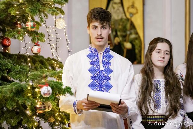 (Foto) Bursierii Pro-Vita – Colindători la Reședința Mitropolitană 2024