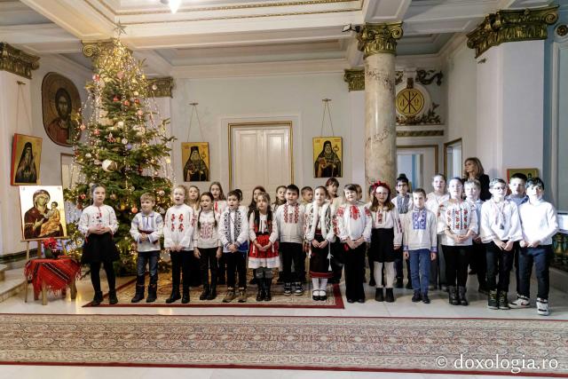 (Foto) Școala „Ștefan Bârsănescu” din Iași,  Clasa a II-a C – Colindători la Reședința Mitropolitană 2024