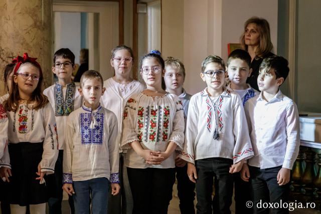 (Foto) Școala „Ștefan Bârsănescu” din Iași,  Clasa a II-a C – Colindători la Reședința Mitropolitană 2024