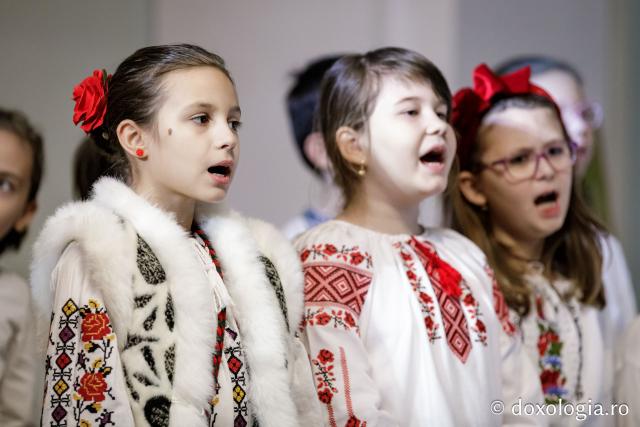 (Foto) Școala „Ștefan Bârsănescu” din Iași,  Clasa a II-a C – Colindători la Reședința Mitropolitană 2024