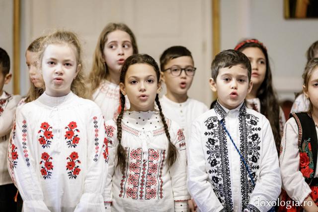 (Foto) Școala „Ștefan Bârsănescu” din Iași,  Clasa a II-a C – Colindători la Reședința Mitropolitană 2024