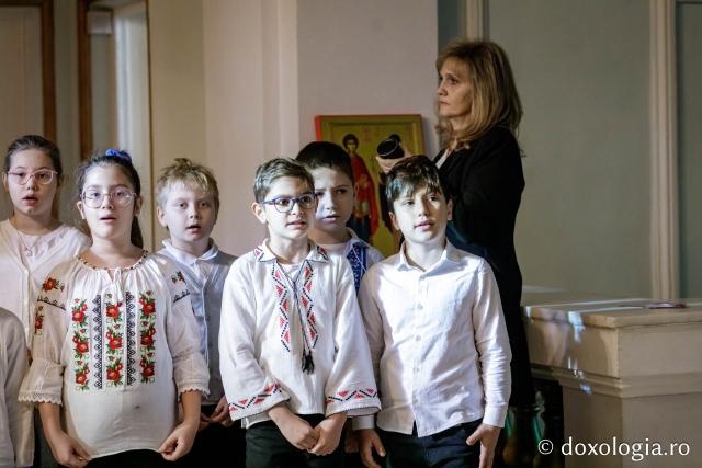 (Foto) Școala „Ștefan Bârsănescu” din Iași,  Clasa a II-a C – Colindători la Reședința Mitropolitană 2024