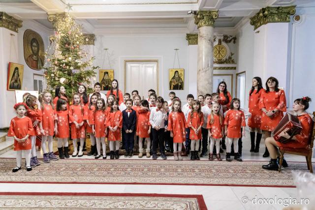 (Foto) Clubul Educațional PEP – Colindători la Reședința Mitropolitană 2024