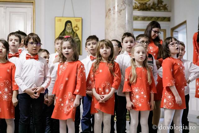 (Foto) Clubul Educațional PEP – Colindători la Reședința Mitropolitană 2024